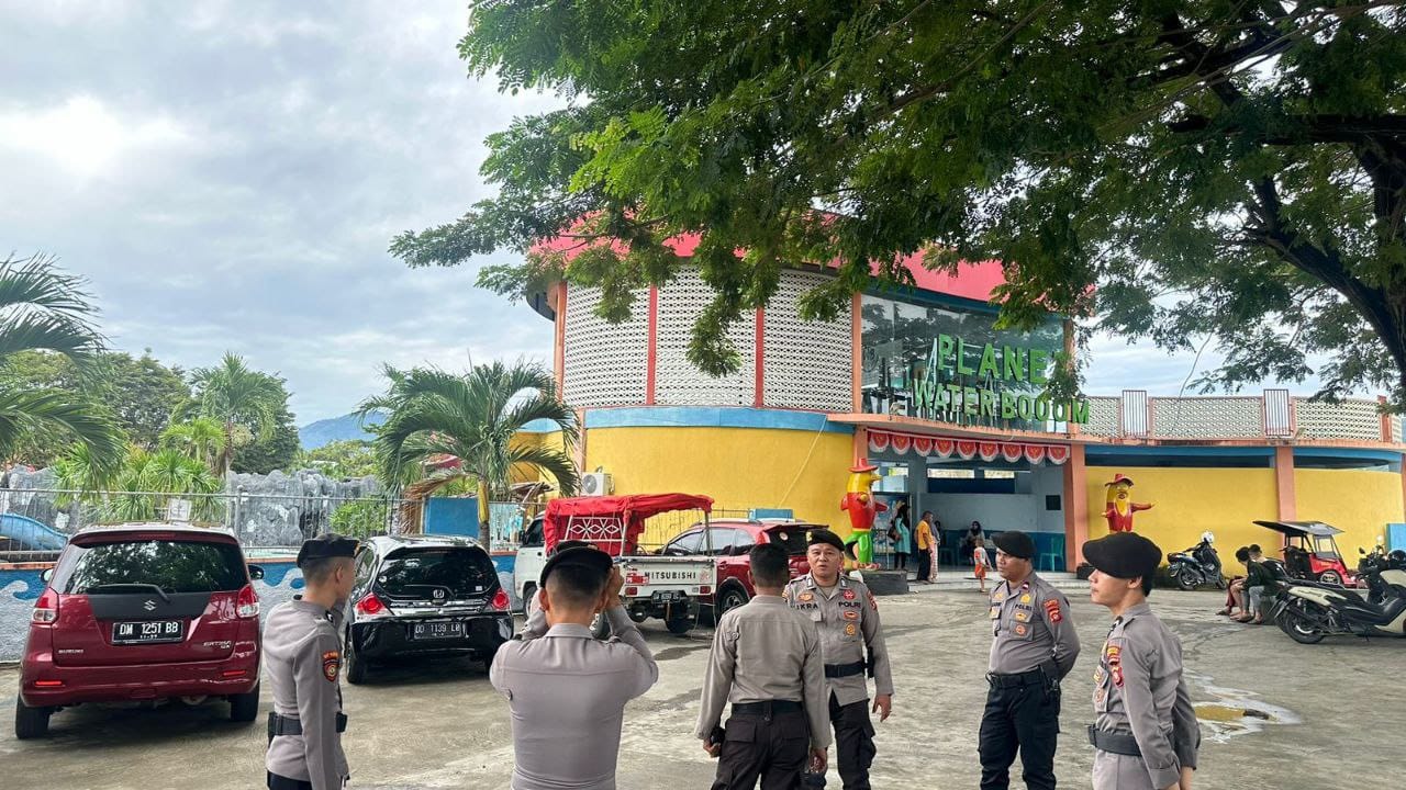 Polresta Gorontalo Kota saat melakukan Patroli di salah satu tempat Destinasi Wisata di kota Gorontalo ( F. Ist)