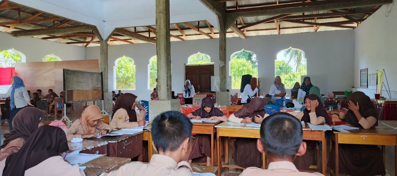 Ruang Kelas 1 - 6 yang hanya mengunakan sekat dalam 1 luas Ruang Masjid