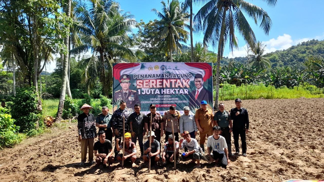 Polres Bone Bolango Tanam Jagung Serentak, Desa Boidu, Kecamatan Bulango Utara bersama Forkopimda Bone Bolango.
