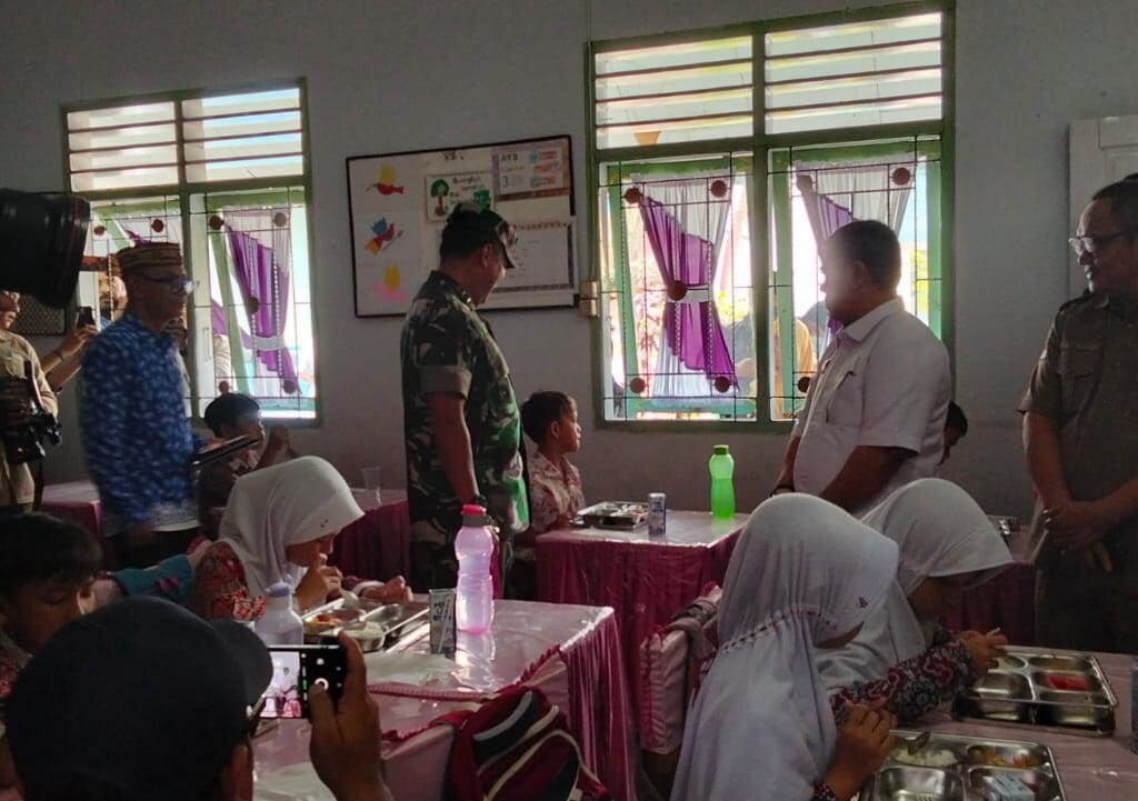 Pangdam XIII/Merdeka Mayjen TNI Suhardi Tinjau Program MBG di SDN 74 Gorontalo (F.Ist)