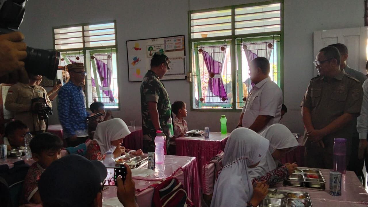 Pangdam XIII/Merdeka Mayjen TNI Suhardi Tinjau Program MBG di SDN 74 Gorontalo (F.Ist)