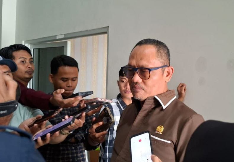 Ketua DPRD Kota Gorontalo, Irwan Hunawa, ( F. Bella)