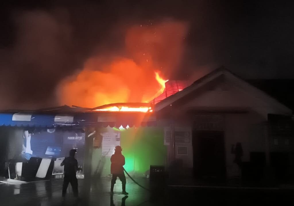 Kebanaran hebat di rumah sehat tiara (F.Bella)