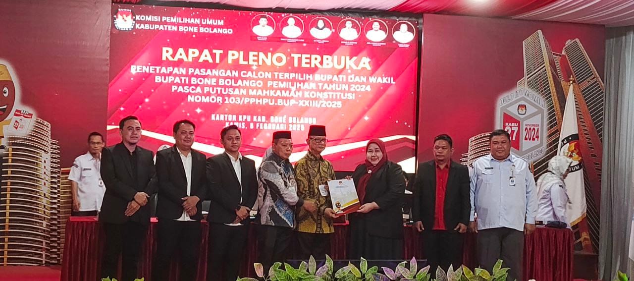 Foto : Penyerahan Berita, Acara Penetapan Bupati dan Wakil Bupati Terpilih Kabupaten Bone Bolango Pilkada 2024.( F. Fahri)