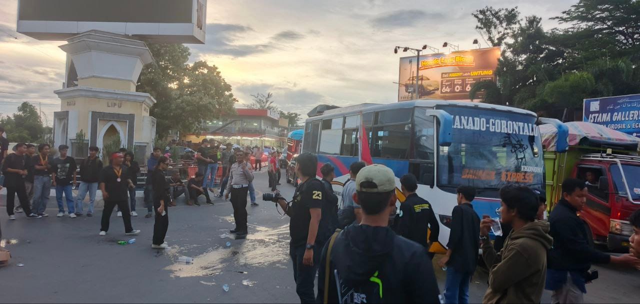 aliansi mahasiswa di Provinsi Gorontalo saat aksi demontrasi, Jumat 28/2/2025 ( F. Fahri)