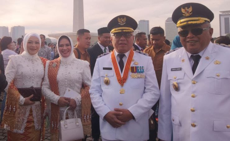 Ekpresi Bupati Sofyan Puhi dan Wakil Bupati Tonny Junus sesaat akan dilantik (F.Ist)