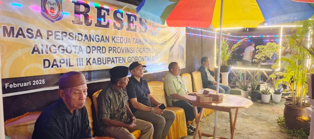 Anggota DPRD Provinsi Gorontalo, Paris R. A Jusuf saat berdiskusi bersama Masyarakat (F. Fahri)