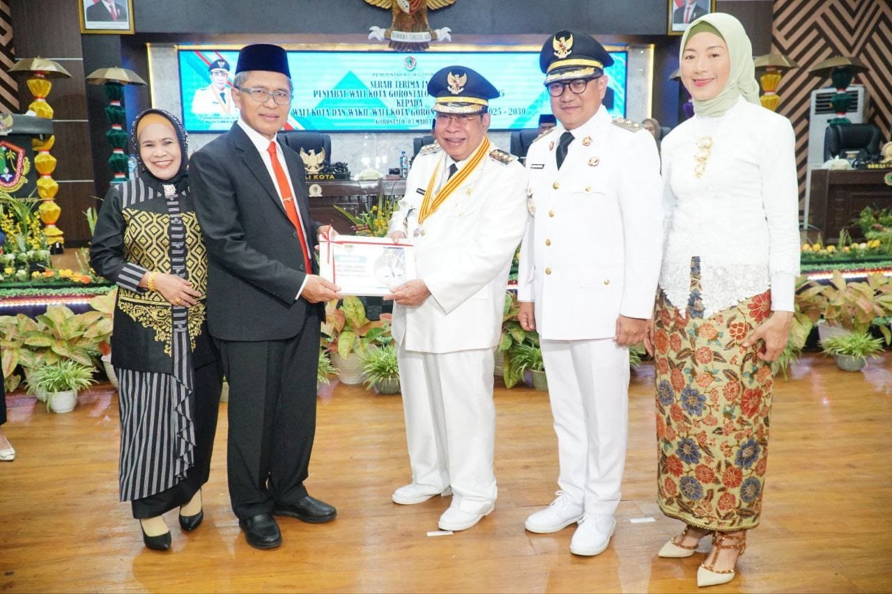 Serah Terima Jabatan Walikota dan Wakil Walikota Gorontalo ( F. Bella)