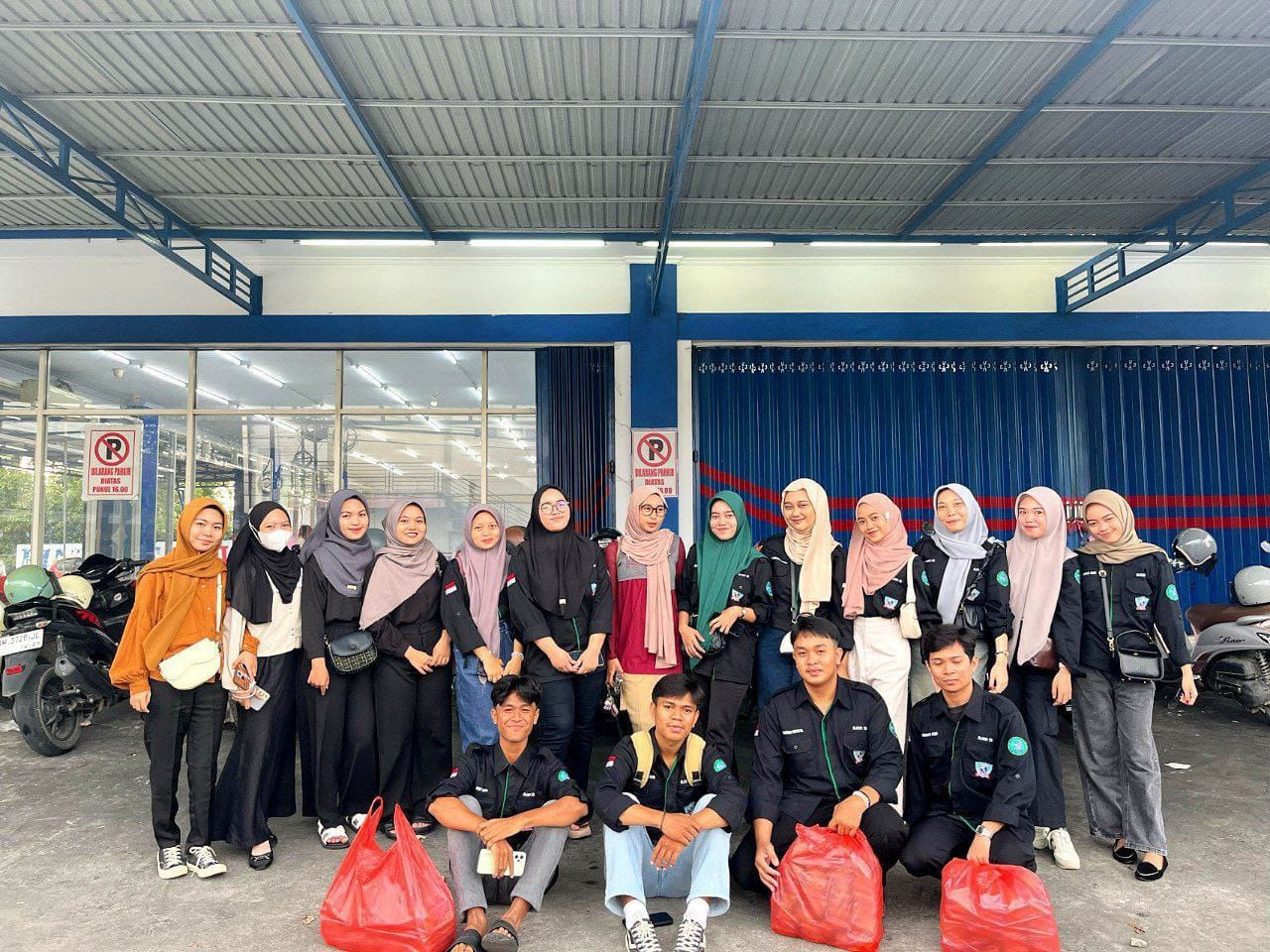 Ketua HMPS D3 Analis Kesehatan Bersama Pengurus Melaksanakan Aksi Sosial dan Berbagi di Bulan Ramadhan