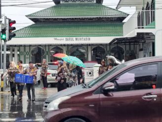 Keluarga Besar Putra – Putri TNI/Polri Gorontalo Berbagi 1000 Paket Takjil untuk Masyarakat dan Kaum Dhuafa