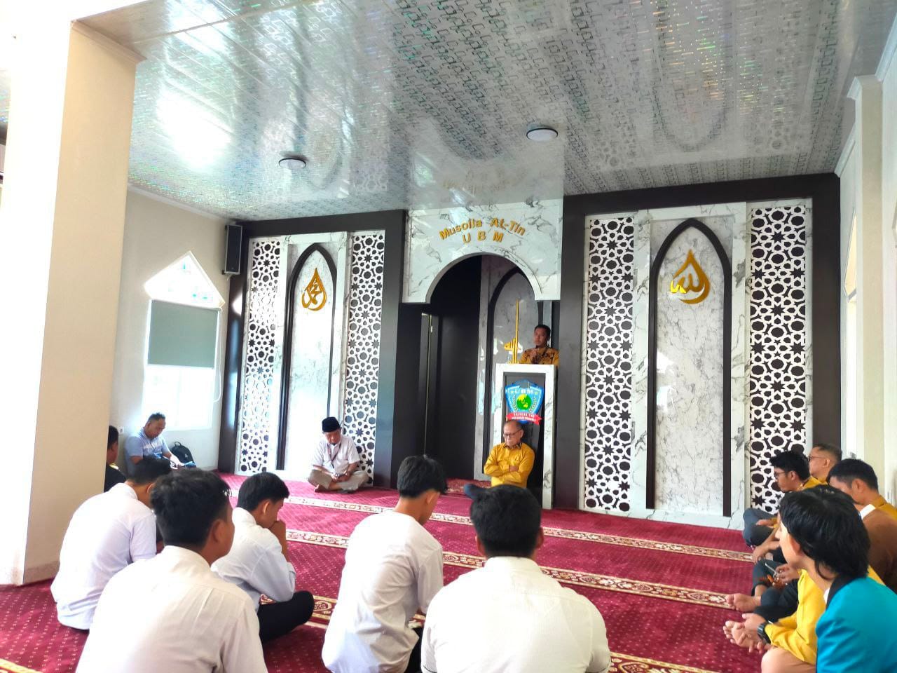 Kegiatan Kultum hari ke-11 ba'da sholat Dzuhur berjamaah. oleh Dekan FIPB, Dr. Imam Mashudi, M.Pd, ( F. Hms )