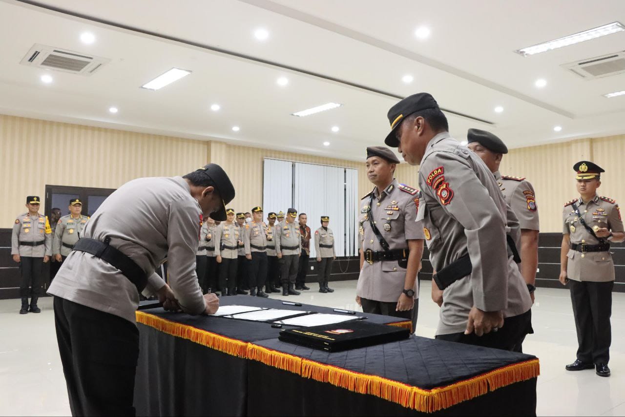 Kapolda Gorontalo Pimpinan Pelaksanaan Serijab 14 Pejabat Utama ( Foto : Fahri)