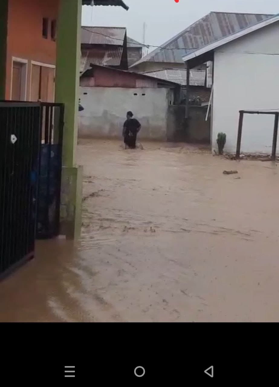 Banjir di kelurahan Talumolo ( F. Fahri)