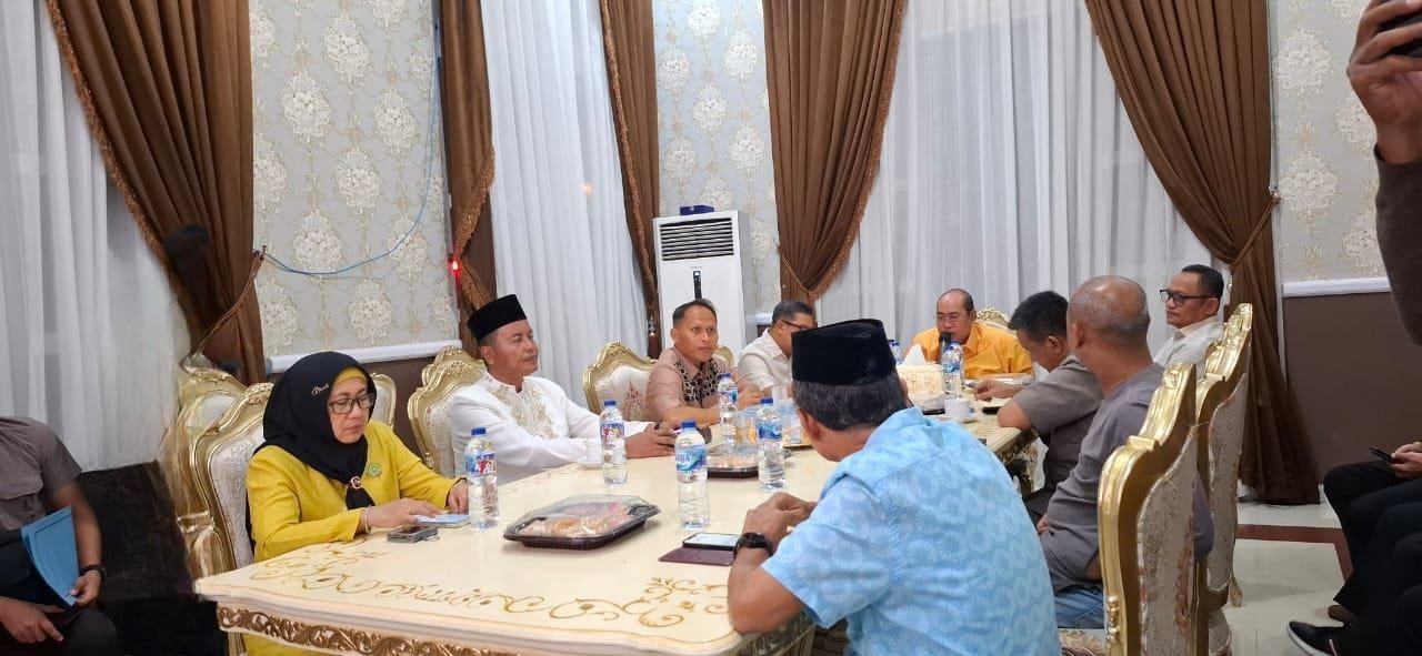 Walikota Gorontalo, Adhan Dambea Dialog Terkait Penanganan Sampah Bersama pihak terkait ( F. Bella)