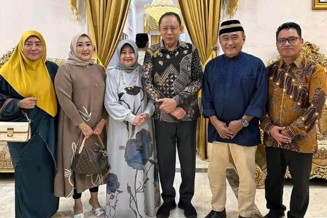 Ketua Komisi II DPRD Provinsi Gorontalo, Mikson Yapanto, Silaturahmi di Rudis Gubernur Gorontalo ( Foto : Ist)