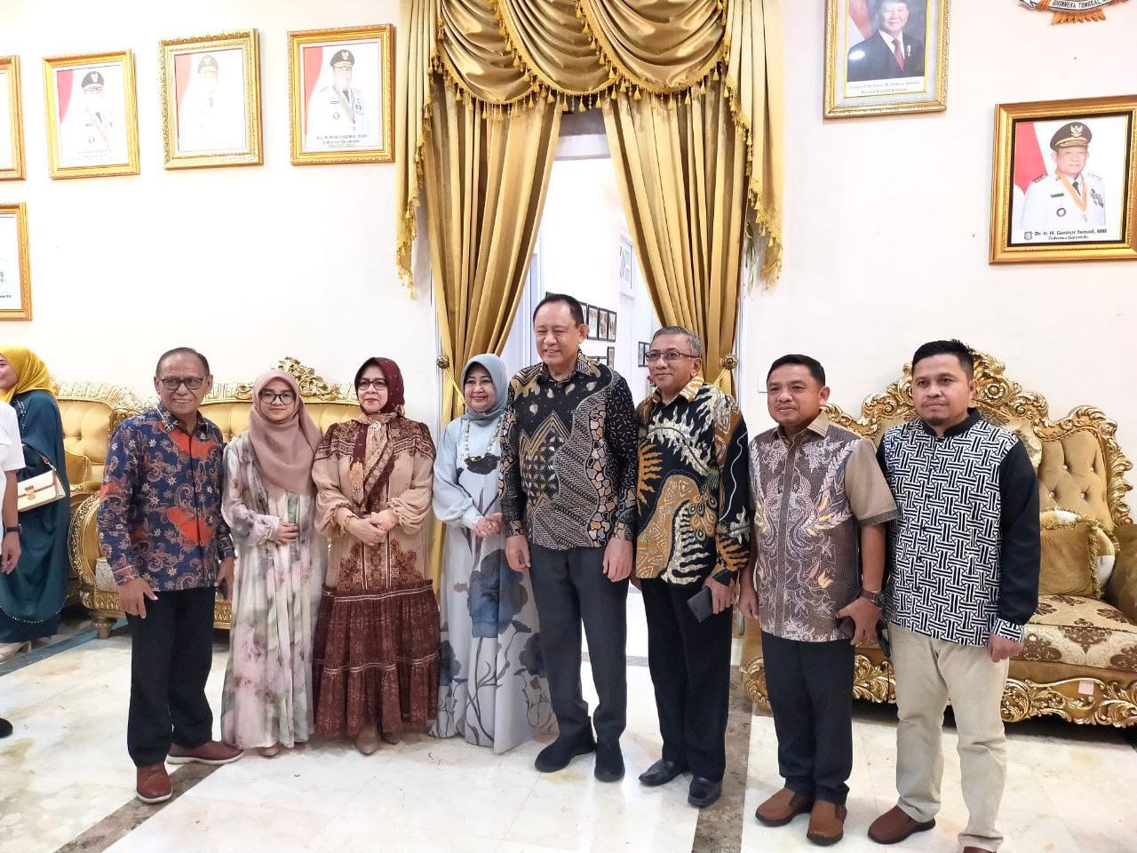 Ketua YBMG, Rektor dan Pimpinan UBM Gorontalo di Rudis Gubernur Gorontalo agenda Safari Idul Fitri1446 H ( Foto : Hms)