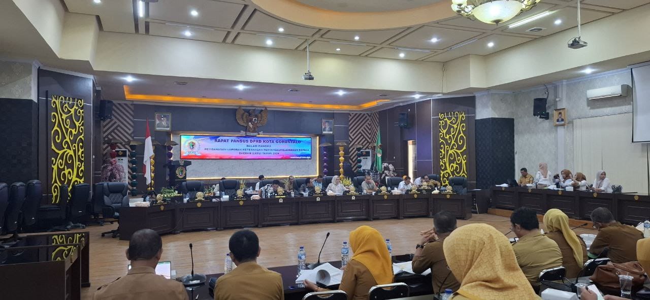 Rapat Perdana Pembahasan Laporan Keterangan Pertanggungjawaban (LKPJ) antara DPRD dan Pemerintah Daerah pada Senin (29/4) Foto : Bella