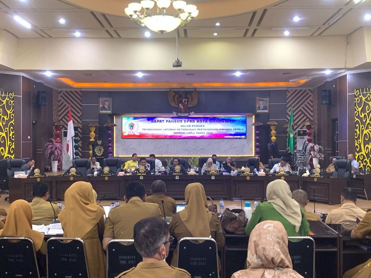 Ketua Komisi III DPRD Kota Gorontalo, Ariston Tilameo Dalam Rapat Pansus ( Foto: Bella)