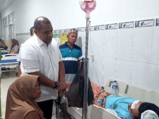 Rektor UNG Jenguk Mahasiswa KKN Korban Insiden Pemetaan di RSUD Aloei Saboe