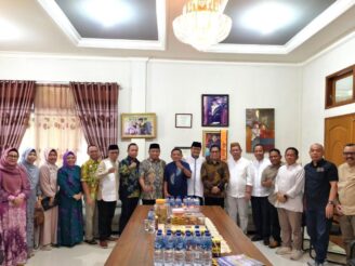 Civitas Akademika, LLDIKTI, ICMI, KADIN, APTISI, IWAPI Hadiri Open House Ketua YBMG dan Rektor UBM Gorontalo