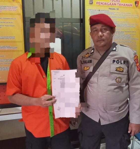 RH (19), ditangkap aparat kepolisian tersangka pencurian uang WNA ( Foto : Ist)