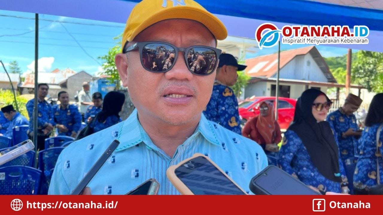 Ketua DPRD Kota Gorontalo, Irwan Hunawa, Saat Diwawancarai Awak Media, Kamis ( 17/4/2025) Foto: Bells