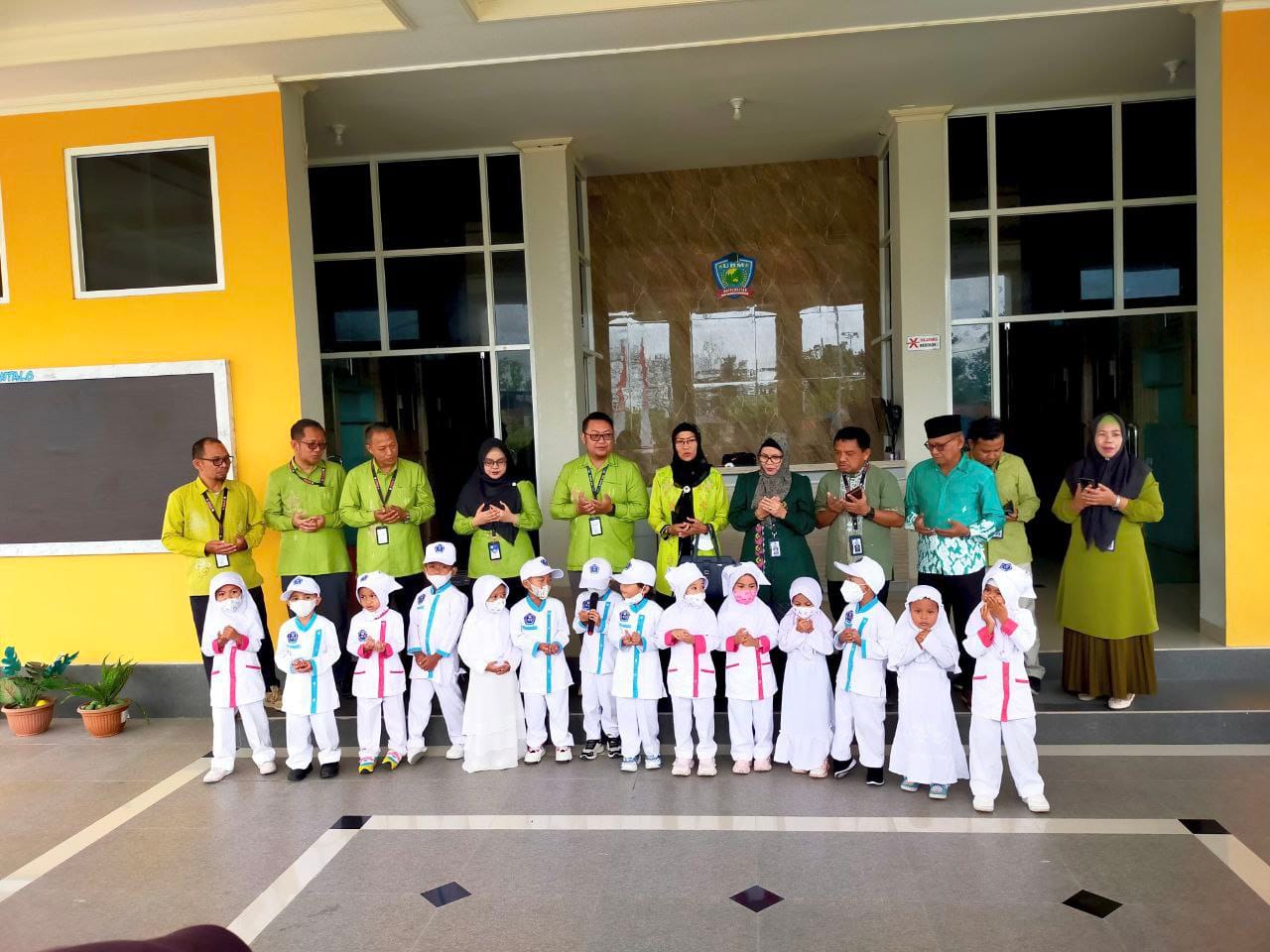 siswa-siswi Taman Kanak-kanak (TK) Bina Mandiri melakukan kunjungan belajar ke Kampus Universitas Bina Mandiri (UBM) Gorontalo, pada Rabu pagi (28/5/2025).