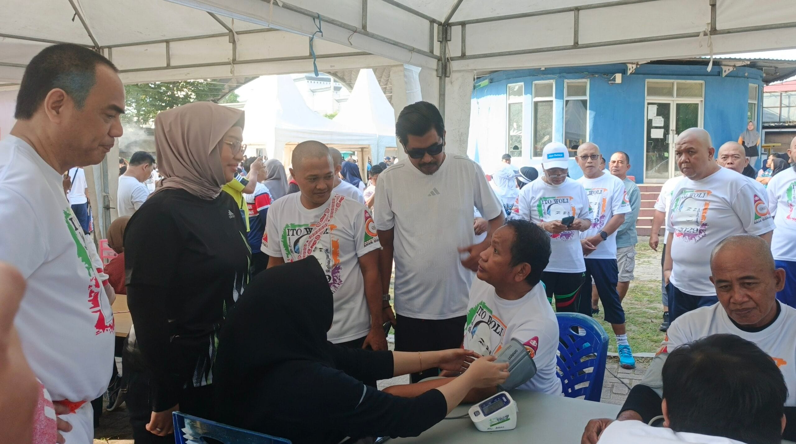 Wakil Ketua I DPRD Provinsi Gorontalo, Ridwan Monoarfa saat melakukan pemeriksaan kesehatan  Jantung 