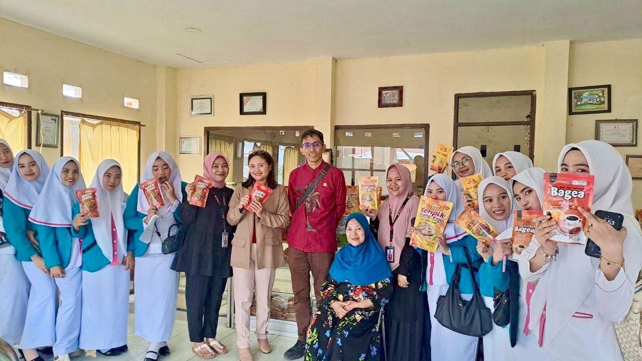 Mahasiswa Prodi Gizi UBM Gorontalo Kunjungi UMKM Flamboyan di Kota Gorontalo, Kamis (19/6/2025) Foto : Hms