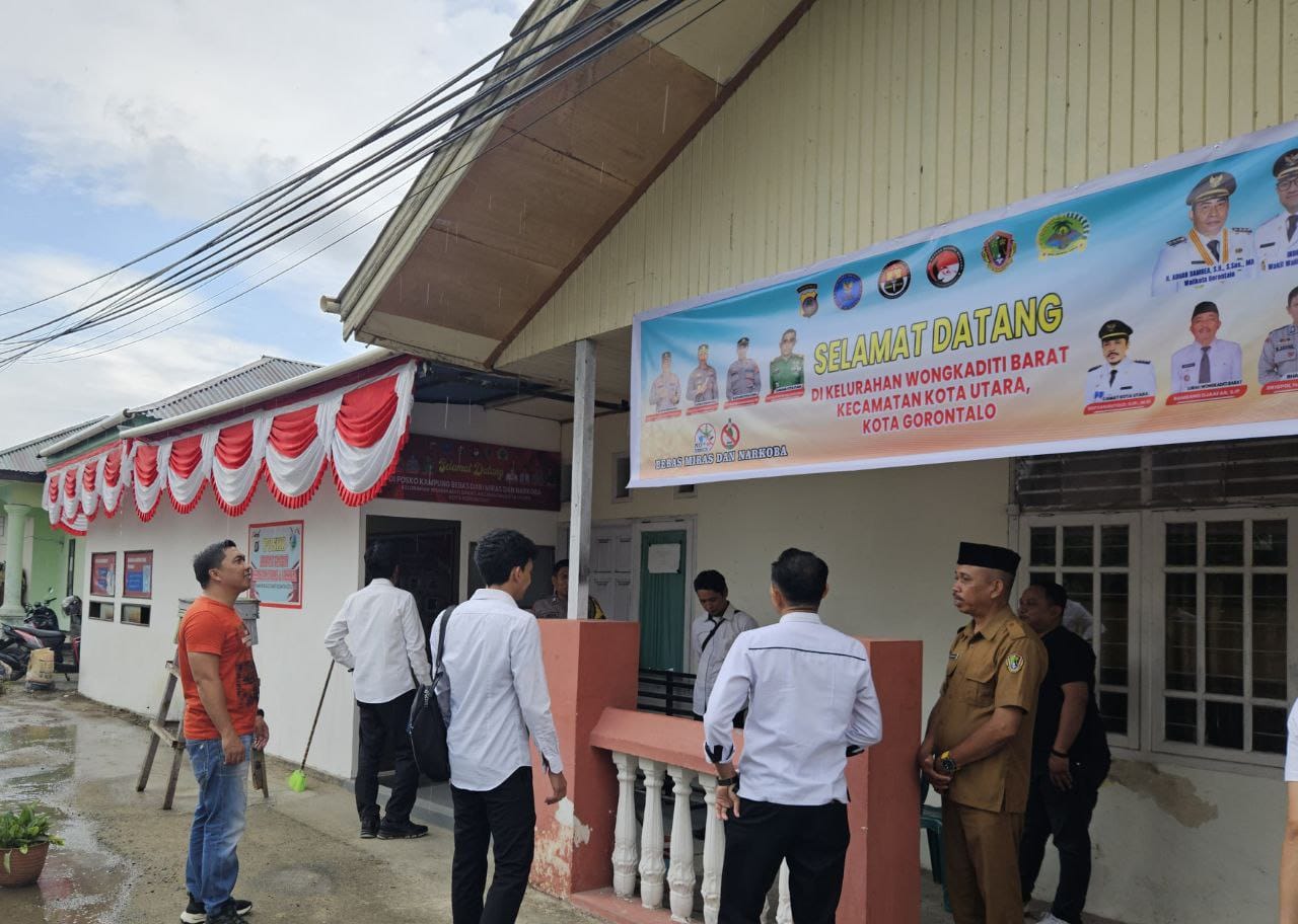 Tim penilai lomba Kampung Tangguh Bebas Narkoba, dari Polda Gorontalo di Kelurahan Wongkaditi Barat ( Foto: HMS)