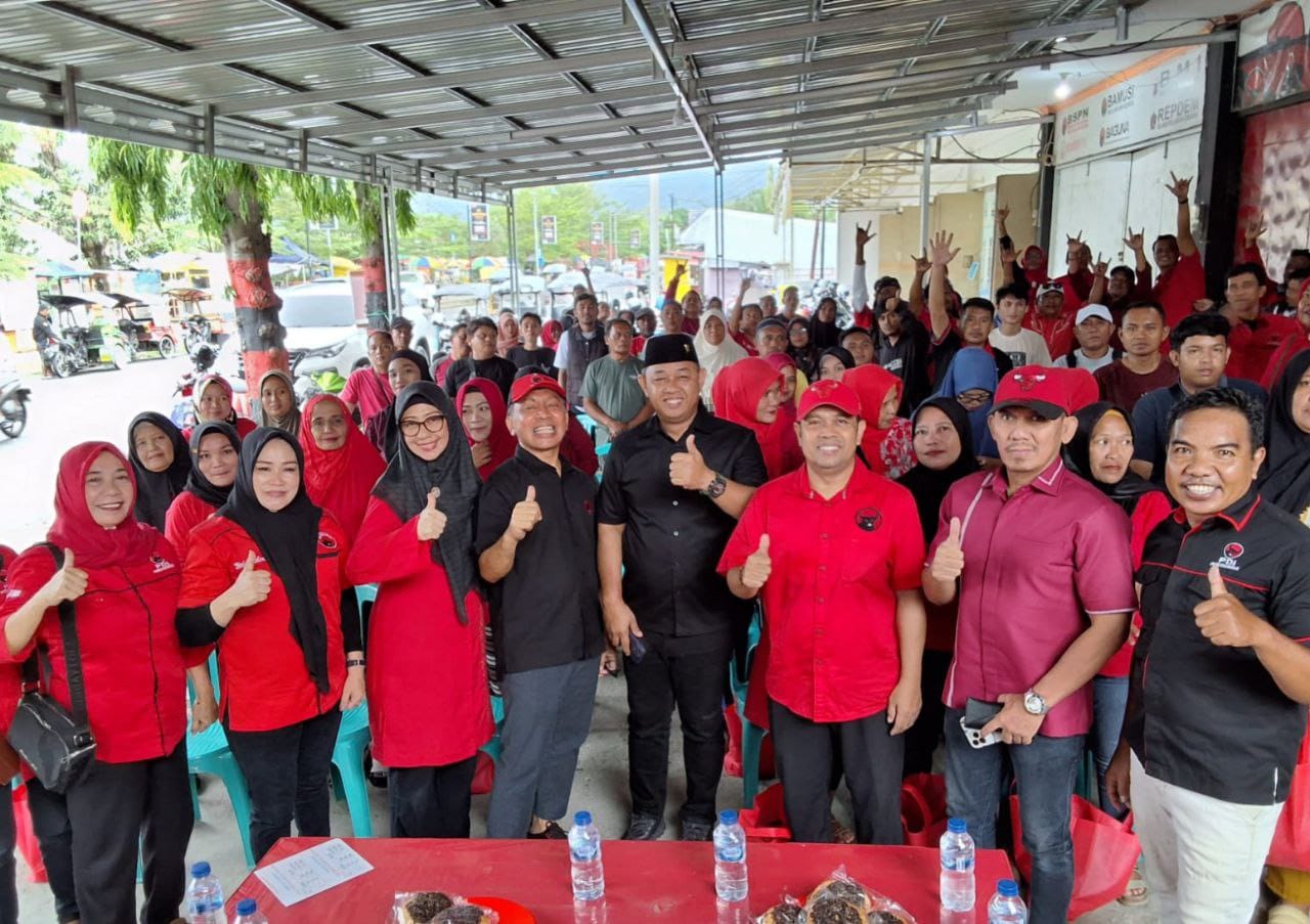 DPC PDI Perjuangan Kota Gorontalo menggelar kegiatan bakti sosial yang dipusatkan di Kantor DPC PDIP, Sabtu (21/6/2025). Foto : Abdi