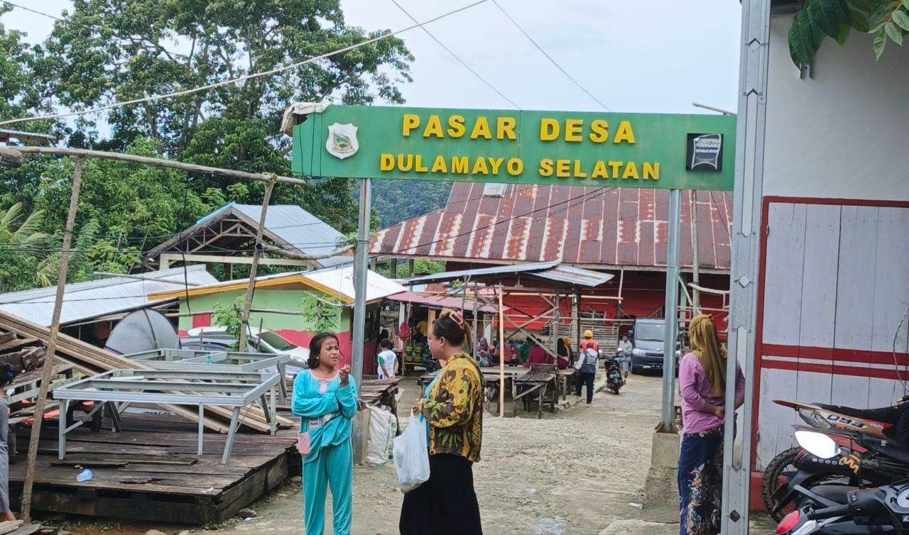 Pasar Dulamayo Selatan, Lokasi Pengungsian Warga yang terdampak tanah Longsor( Foto: Fahri)