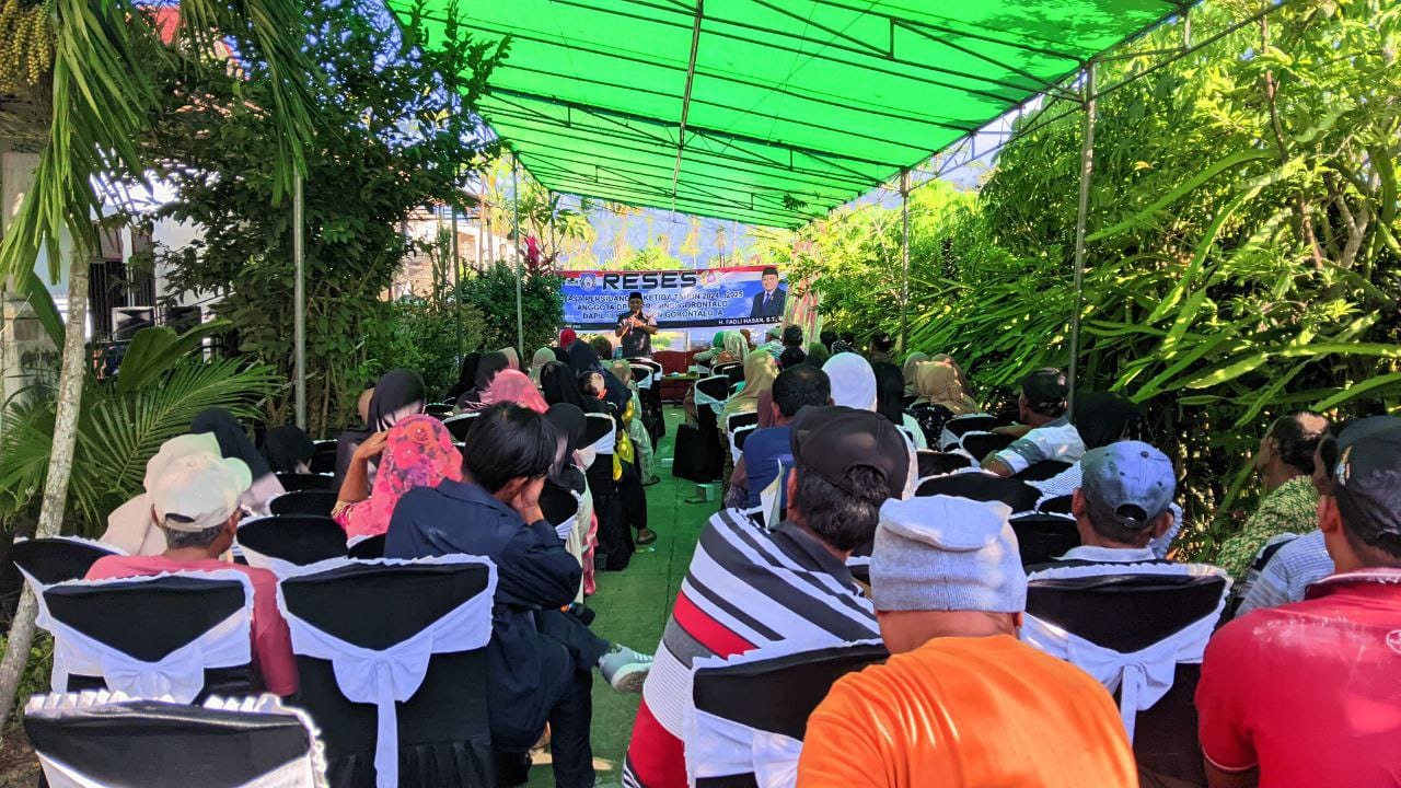 Anggota DPRD Provinsi Gorontalo Dapil III Kabupaten Gorontalo A, Fadli Hasan saat Agenda Reses Di Kelurahan Tenilo ( Foto: Hadi)