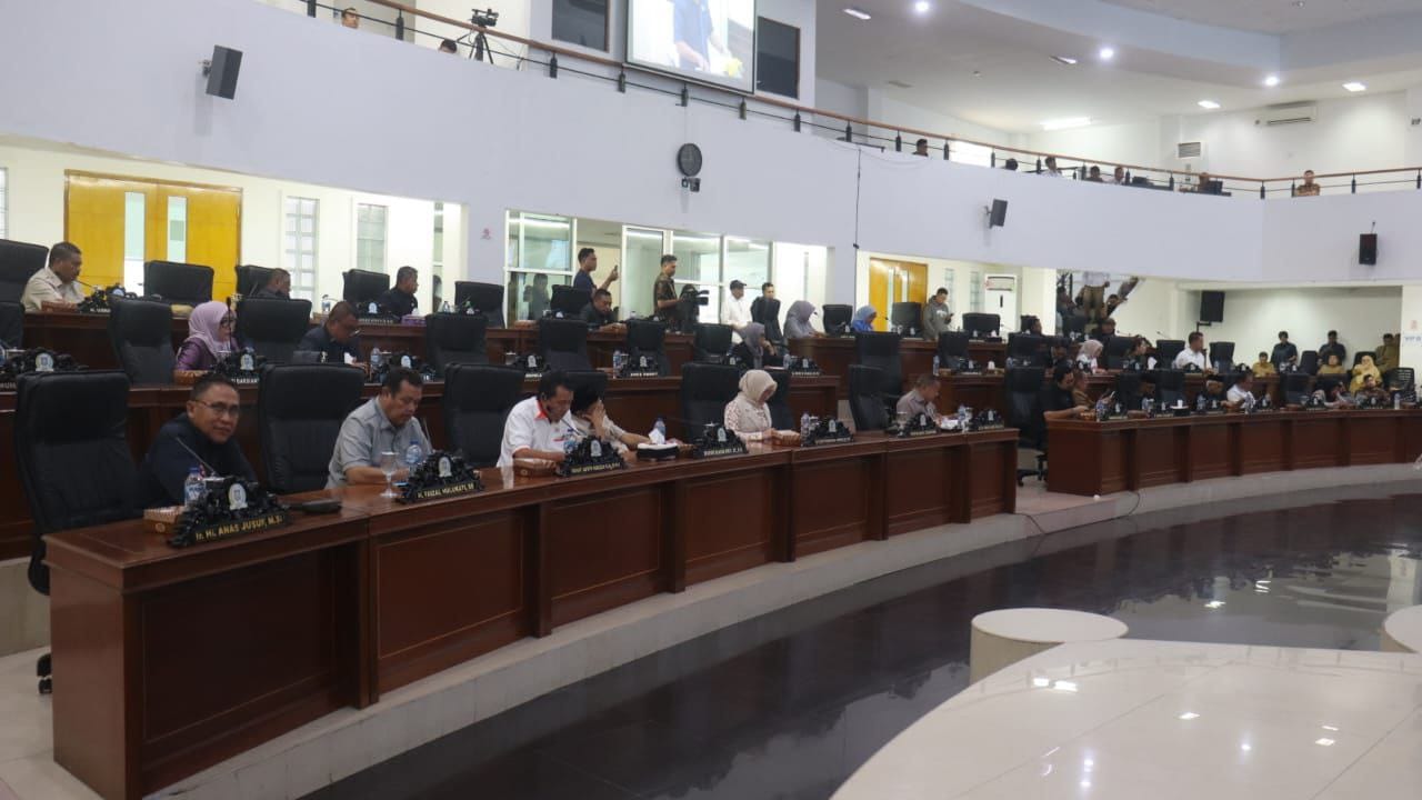 Rapat Panitia Khusus (Pansus) Sawit DPRD Provinsi Gorontalo menggelar Rapat Dengar Pendapat (RDP) Senin 16/6/2025 ( Foto: Abdi)