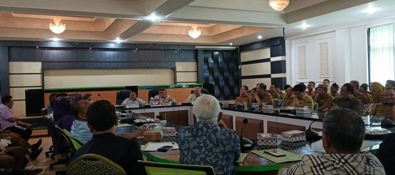 Agenda Pimpinan & Anggota Reses Dapil III Gorontalo A dan B DPRD Prov. Gorontalo ke Kantor Bupati Gorontalo ( Foto : Abdi)