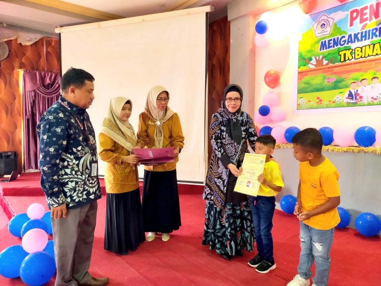 Penyerahan Surat Keterangan Tamat Belajar Tahun Ajaran 2024/2025