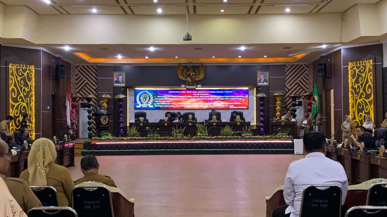 Situasi Rapat Paripurna DPRD Kota Gorontalo ( Foto: Bella)