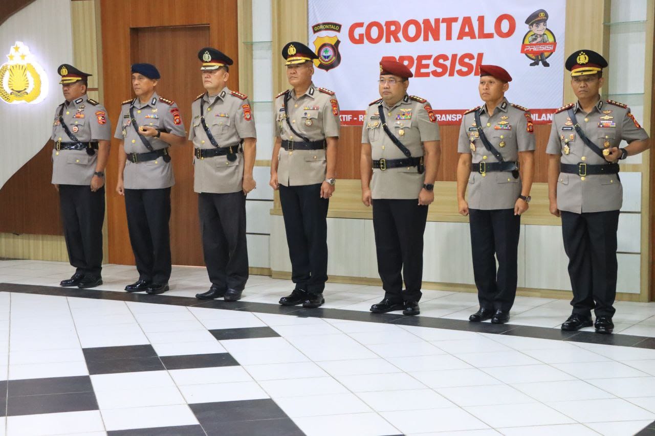 Kapolda Pimpinan Upacara serah terima jabatan (sertijab) sejumlah Pejabat Utama (PJU) dan Kapolresta Gorontalo Kota.( Foto: Hms)
