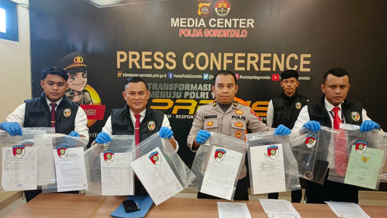 Kanit Subdit II Ditreskrimum Polda Gorontalo, AKP Fahmi Sjam, dalam konferensi pers, Senin, 21/7/ 2025 ( Foto: Hadi)
