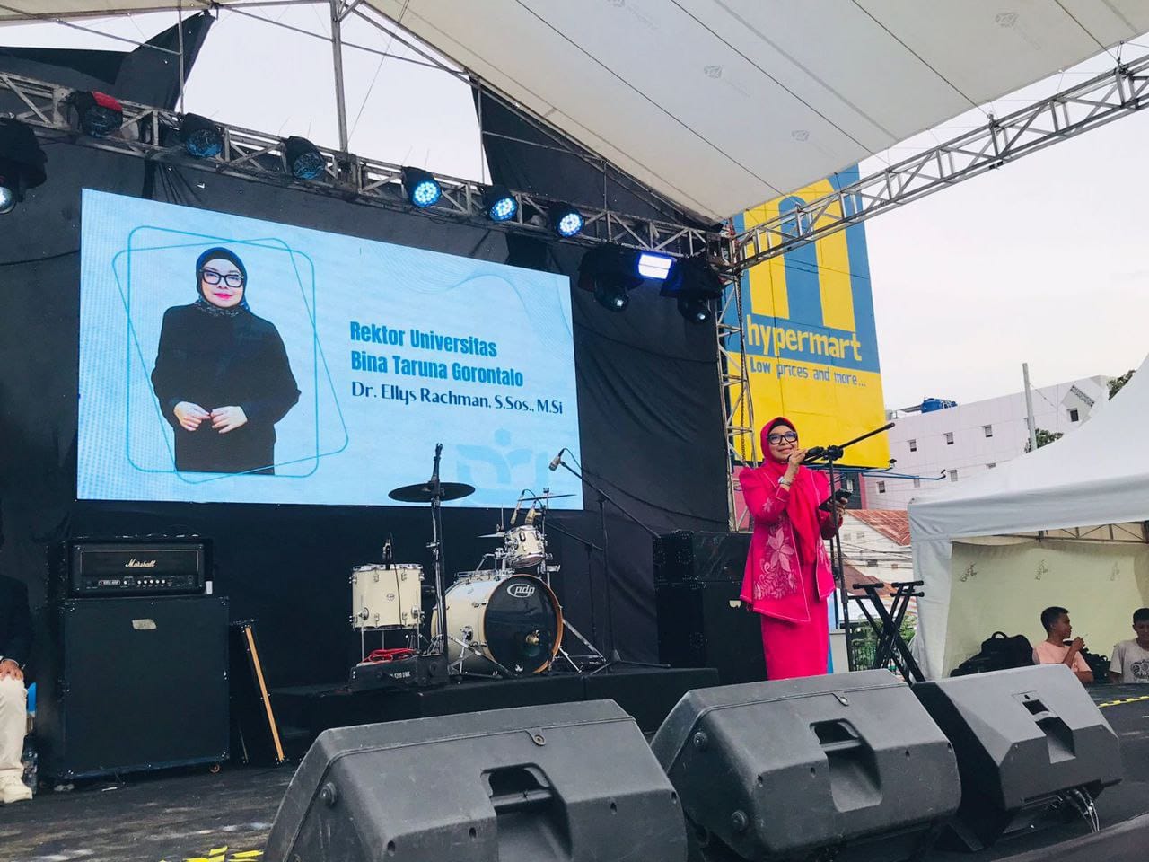 Rektor UNBITA Gorontalo, Dr. Ellys Rachman, S.Sos, MSi, Saat Menyampaikan Sambutan Pada Peringatan Harganas Ke 32. ( Foto : Hadi)