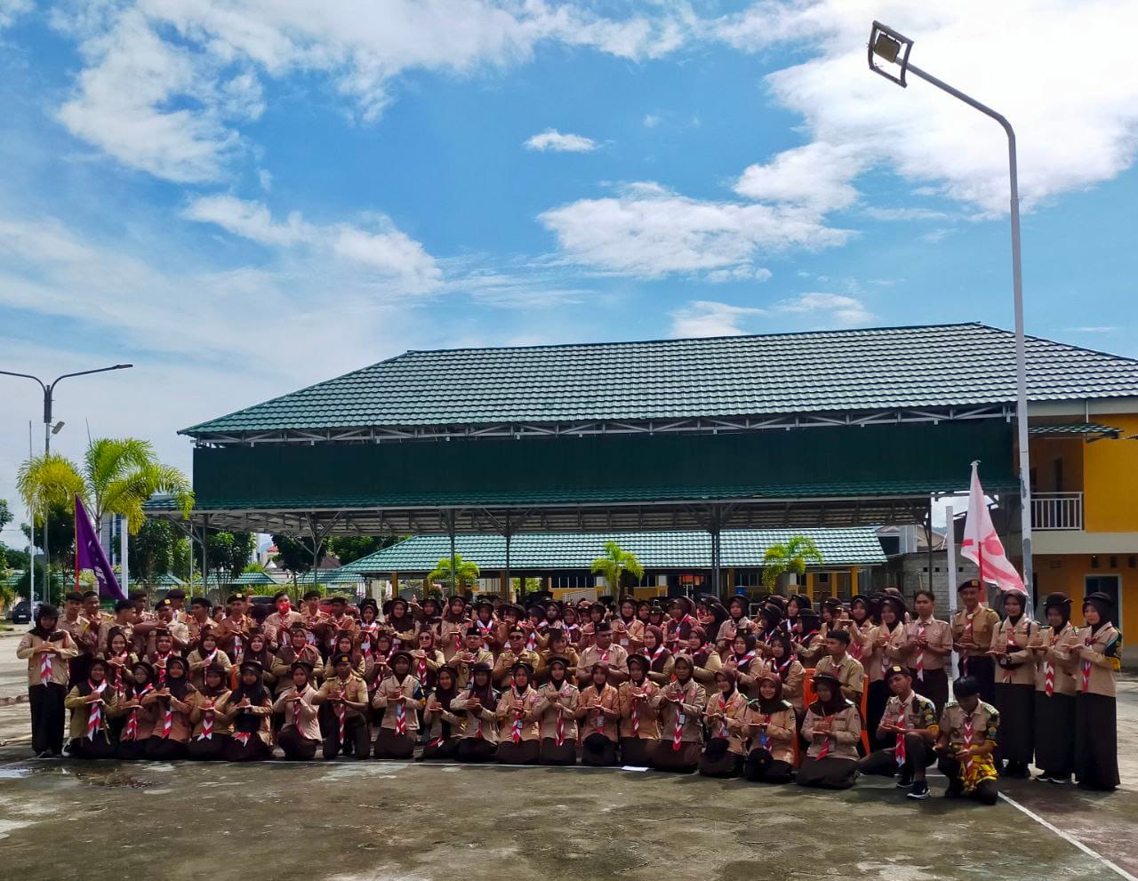 SMKS Bina Mandiri Bone Bolango menggelar Upacara Penerimaan Tamu Ambalan (PTA) dan Perkemahan Gugus Depan 02423/0242 ( Foto: Humas)
