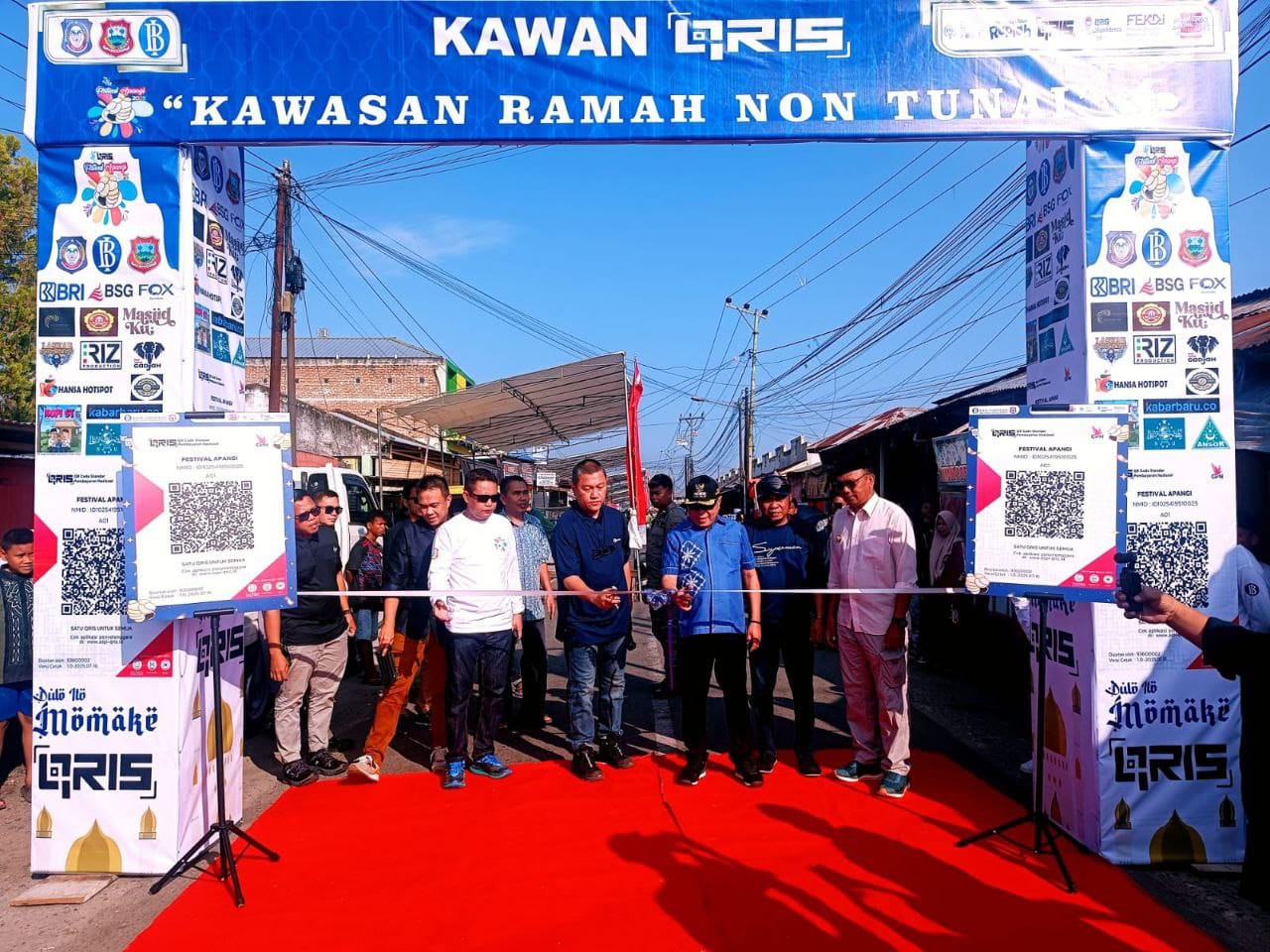 Bupati Gorontalo, Sopyan Puhibekerja sama dengan Bank Indonesia Perwakilan Provinsi Gorontalo secara resmi meluncurkan program “Kawan QRIS” (Kawasan Ramah Non Tunai, Semua Bisa QRIS), Sabtu (26/7/2025