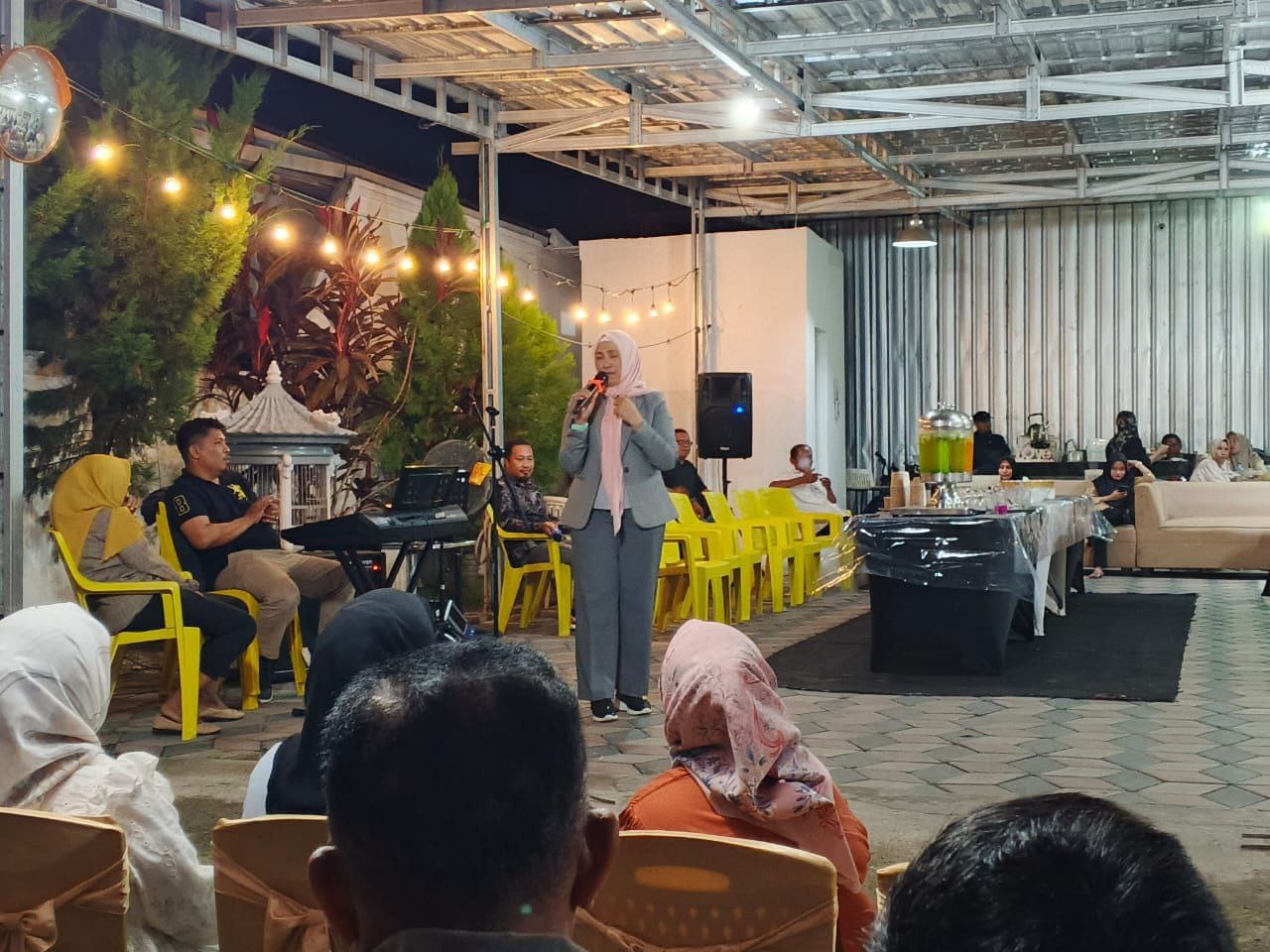 Anggota DPRD Provinsi Gorontalo, Meyke Camaru, ageda Reses di Kelurahan Libuo, Kecamatan Dungingi, Kota Gorontalo, Rabu (2/7/2025). Foto: Abdi