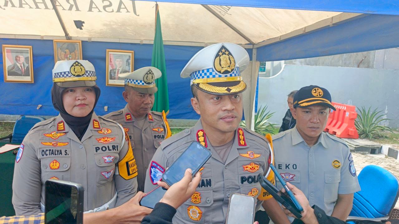 Dirlantas Polda Gorontalo, Kombes Pol Lukman Cahyono, Saat diwawancarai Awak Media Jumat (18/7/2025) Foto: Hadi