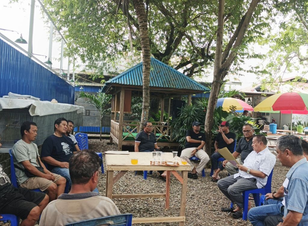 Dewan Pembina Komunitas Pencinta Perkutut Gorontalo, Dr. Drs. H. Paris R.A. Jusuf, S.Sos.I., M.Si., pada kegiatan laporan hasil Musyawarah penetapan struktur kepengurusan periode 2025–2030. (Hadi)