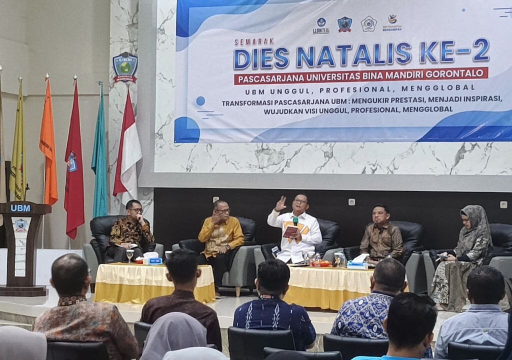 Bupati Gorontalo Utara, Thariq Modanggu Saat Memberikan Kuliah Umum Di UBM Gorontalo, Sabtu, 12/7 ( Foto : Hadi)