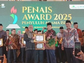 ‎Bupati Sofyan Puhi Terima PENAIS Award 2025, Menag RI Apresiasi Dukungan terhadap Penyuluh Agama
