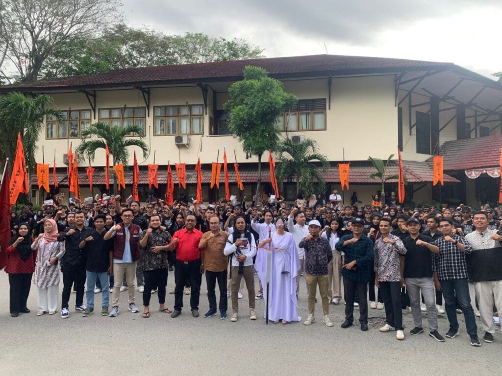 ‎Fakultas Hukum UNG Akhiri PKKMB, Hadirkan Sosok Dewi Themis di Prosesi Penutupan