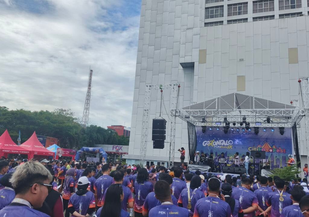 Penampilan kece Fresly Nikijuluw pada Gorontalo Fun Run 5K yang digelar FOX Hotel Gorontalo (16/8)