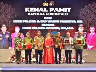 Polda Gorontalo Gelar Malam Kenal Pamit dan Pisah Sambut Kapolda Baru
‎